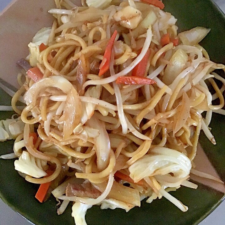 豚ヒレ肉とたっぷり野菜の太麺焼きそば。